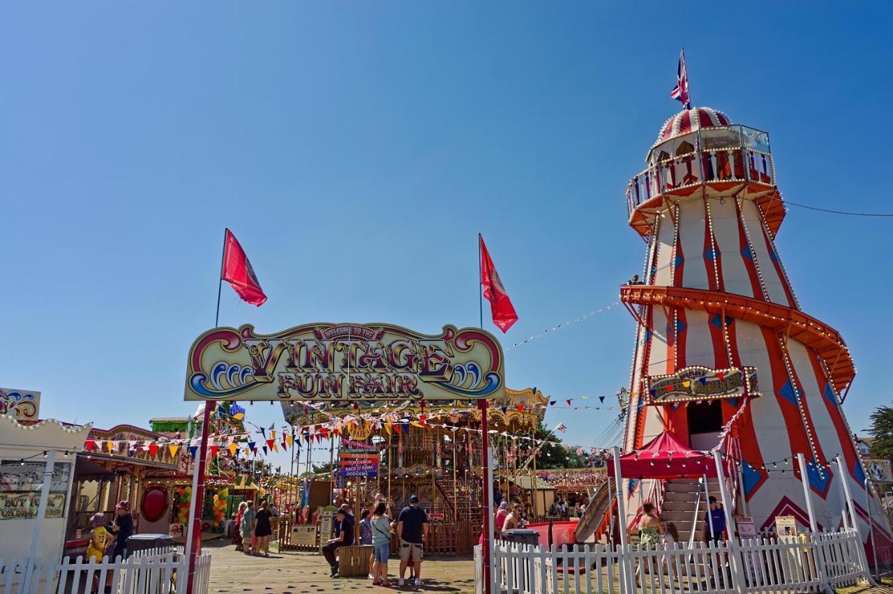 Caravan For Hire At St Osyth In Essex Ref 28107y Campsite Clacton-on-Sea