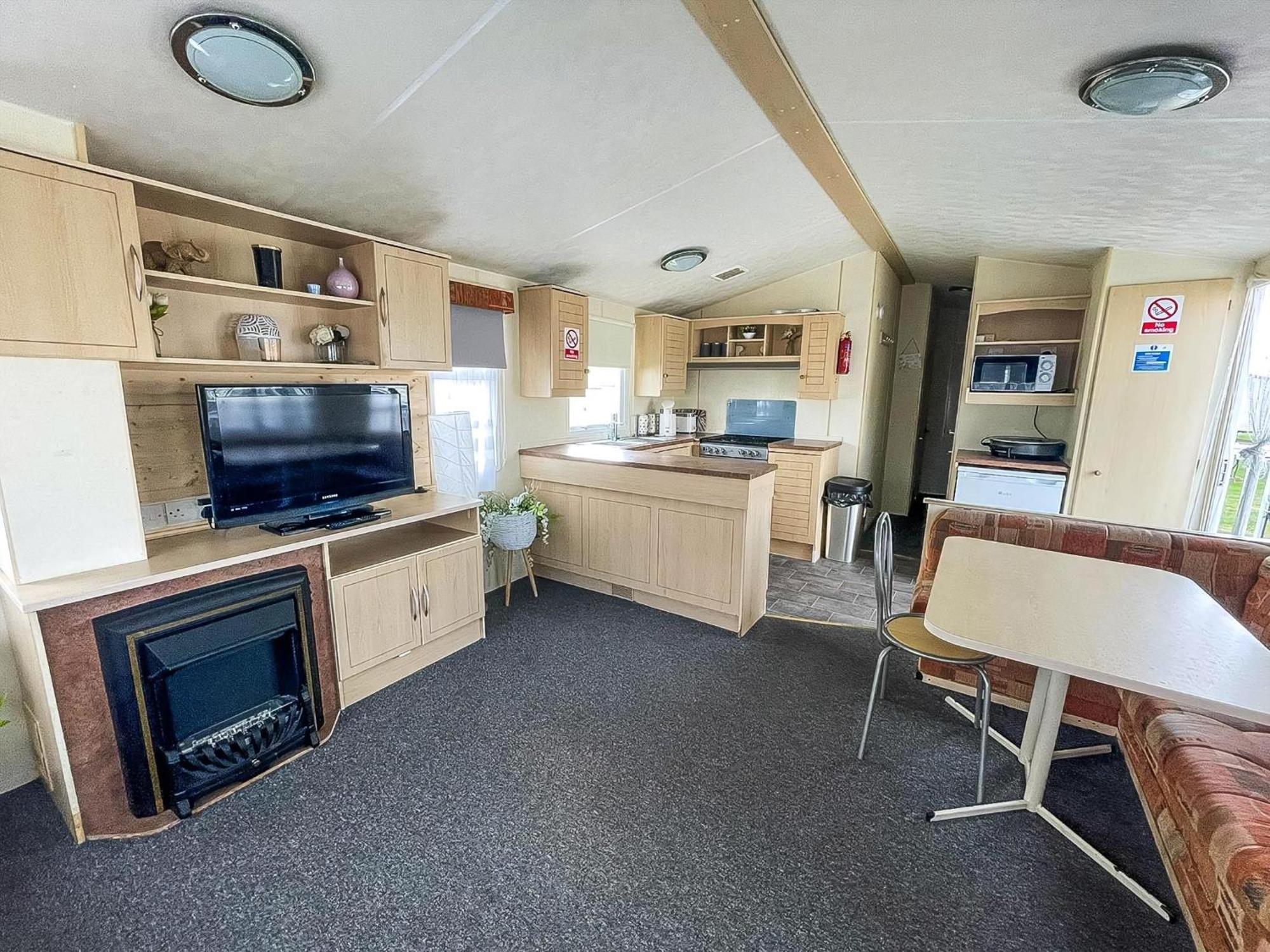 Campsite Caravan For Hire At St Osyth In Essex Ref 28107y *